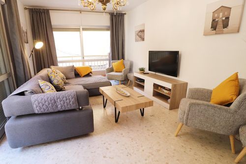 Apartment Miguel Cervantes Encantador y cómodo apartamento en Fuengirola, Andalucía, España, para 6 personas. El apartamento está situado en una zona de playa urbana, cerca de restaurantes, bares, tiendas y supermercados, y se encuentra a 100 m de la playa....