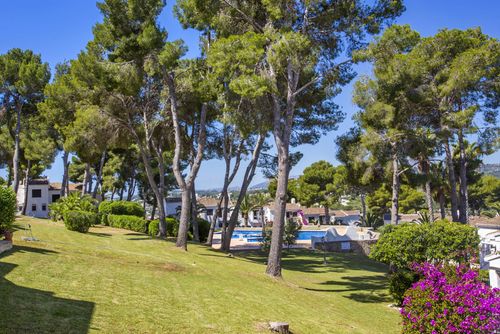 Hendrico 4 pax Comfortabel vakantiehuis met gemeenschappelijk zwembad in Moraira, Costa Blanca, Spanje voor 4 personen. Het huis is gelegen in een kust-, bosrijk en residentieel gebied en ligt op 3 km van het strand....