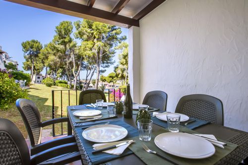 Hendrico 4 pax Maison de vacances confortable avec piscine commune à Moraira, Costa Blanca, Espagne pour 4 personnes. La maison est située dans un quartier côtier, boisé et résidentiel, à 3 km de la plage....
