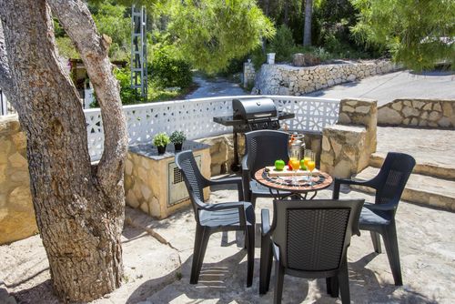 Hendrico 4 pax Casa vacanze confortevole con piscina comune a Moraira, Costa Blanca, Spagna per 4 persone. La casa si trova in una zona residenziale costiera e boscosa, a 3 km dalla spiaggia....