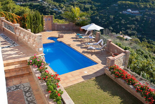 Frigiliana 012 Maravillosa y cómoda villa en Frigiliana, Costa del Sol, España, con piscina privada para 6 personas. La casa se encuentra en una zona rural y montañosa cerca de la playa....