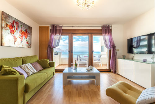 Altea Sol Mooie en vrolijke appartement in Altea, Costa Blanca, Spanje met een gemeenschappelijk zwembad voor 3 personen. Het appartement is gelegen in een residentieel strandgebied, dicht bij restaurants, cafés en supermarkten, en ligt op 100 m van het strand....