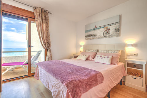 Altea Sol Beautiful and cheerful apartment in Altea, Costa Blanca, Spain with a communal pool for 3 persons. The apartment is situated in a residential beach area, close to restaurants, bars, and supermarkets, and is 100 m from the beach....