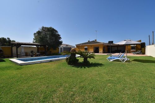 La Casita Rustic and comfortable villa in Chiclana de la Frontera, Costa de la Luz, Spain with private pool for 6 persons. The house is situated in a rural beach area and is 3 km from La Barrosa beach....