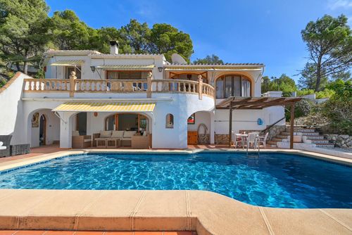 Casa Patricia 6 Hermosa y cómoda villa en Jávea, Costa Blanca, España, con piscina privada para 6 personas. La casa está situada en una zona residencial de playa, a 4 km de la playa El Arenal, Jávea....
