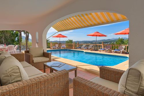 Casa Patricia 6 Belle et confortable villa à Jávea, sur la Costa Blanca, Espagne, avec piscine privée pour 6 personnes. La maison est située dans un quartier résidentiel en bord de plage, à 4 km de la plage El Arenal à Jávea....
