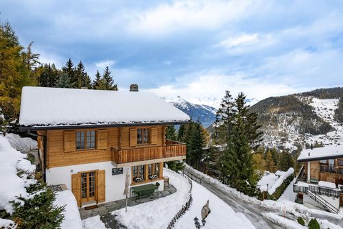 Chalet Onni Classic and comfortable holiday house in La Tzoumaz, Four Valleys, Switzerland for 8 persons. The house is situated in a mountainous area and within 200 m from the ski slope....