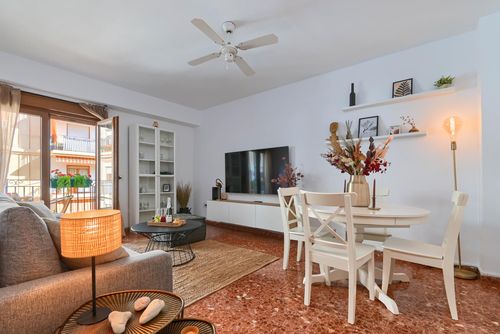 Adumar Maravilloso y cómodo apartamento en Jávea, Costa Blanca, España para 4 personas. El apartamento se encuentra en una zona de playa urbana, cerca de restaurantes y bares, tiendas y supermercados, a 200 m de la playa de la Grava y a 0....