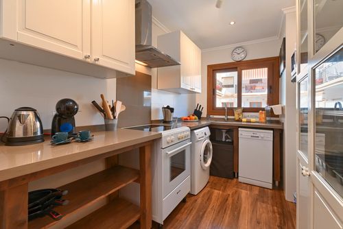 Adumar Merveilleux et confortable appartement à Jávea, Costa Blanca, Espagne pour 4 personnes. L'appartement est situé dans une zone urbaine de plage, à proximité de restaurants et bars, commerces et supermarchés, à 200 m de la plage de Playa de la Grava et à 0,2 km de Mediterráneo, Jávea....