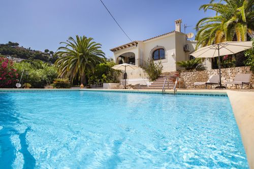 Palmyra - Sea view, chill-out Wonderful villa in Moraira, Costa Blanca, Spain with private pool for 4 persons. The house is situated in a coastal and residential area, 4 km or 8 minutes by car from Moraira beach and 4 km or 3....
