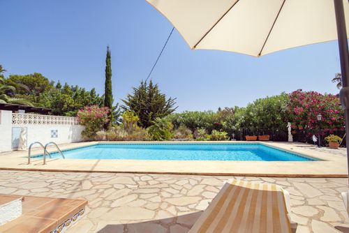 Palmyra - Sea view, chill-out Wonderful villa in Moraira, Costa Blanca, Spain with private pool for 4 persons. The house is situated in a coastal and residential area, 4 km or 8 minutes by car from Moraira beach and 4 km or 3....