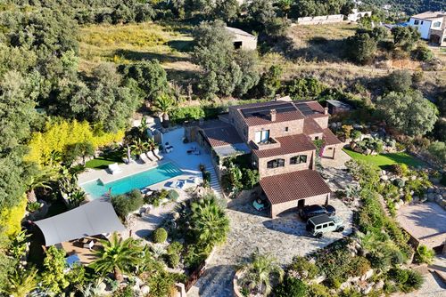 Casa Pura Vida Villa in Calonge, Catalonia, Spain with private pool for 8 persons. The house is situated in a coastal, residential and mountainous area and is located 4 km from Sant Antoni de Calonge beach....