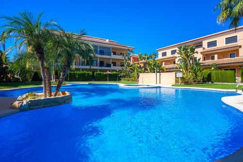 Jardines del Pla 8 pax Appartement in Xàbia, Costa Blanca, Spanje met een gemeenschappelijk zwembad voor 8 personen. Het appartement ligt in een residentiële strandomgeving en op 1 km van het strand El Arenal, Xàbia....