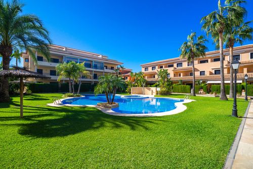 Jardines del Pla 8 pax Apartment in Jávea, Costa Blanca, Spain with communal pool for 8 persons. The apartment is situated in a residential beach area and 1 km from El Arenal, Jávea beach....