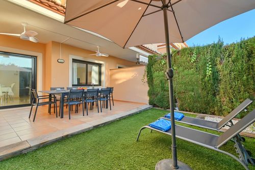 Jardines del Pla 8 pax Appartement in Xàbia, Costa Blanca, Spanje met een gemeenschappelijk zwembad voor 8 personen. Het appartement ligt in een residentiële strandomgeving en op 1 km van het strand El Arenal, Xàbia....