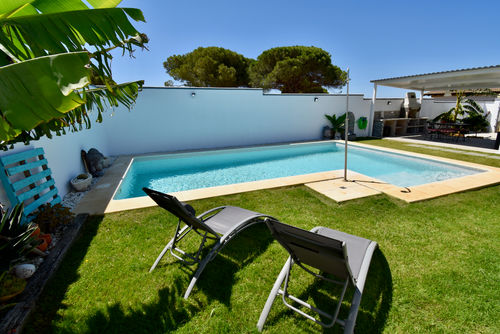 Enloli Moderne und fröhliche Villa in Chiclana de la Frontera, Costa de la Luz, Spanien, mit privatem Pool für 5 Personen. Das Haus befindet sich in einer ländlichen Strandgegend....