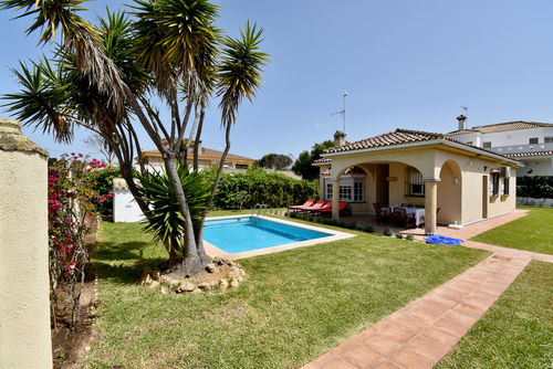 Colimbo Lovely and comfortable villa with private pool in Chiclana de la Frontera, Costa de la Luz, Spain for 6 persons. The house is situated in an urban beach area....