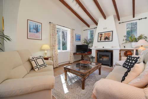 Ladera Smuk og komfortabel villa i Jesús Pobre, Costa Blanca, Spanien med privat pool til 6 personer. Huset er beliggende i et roligt boligområde nær stranden....