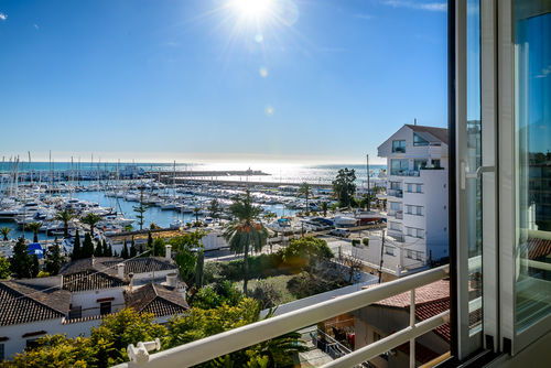 Atico Puerto Sol Schönes und luxuriöses Apartment in Altea, Costa Blanca, Spanien für 5 Personen. Das Apartment befindet sich in einem Wohngebiet in Strandnähe, in der Nähe von Restaurants, Bars, Geschäften und Supermärkten, 200 m vom Strand und 0,05 km von Altea entfernt....