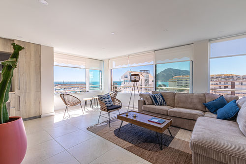 Atico Puerto Sol Prachtig en luxe appartement in Altea, Costa Blanca, Spanje voor 5 personen. Het appartement is gelegen in een residentieel strandgebied, dicht bij restaurants, bars, winkels en supermarkten, op 200 m van het strand en 0,05 km van Altea....
