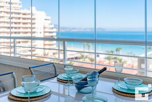 Apolo XVI 2 6 29 Mooie en comfortabele appartement met een gemeenschappelijk zwembad in Calpe, Costa Blanca, Spanje voor 4 personen. Het appartement is gelegen dicht bij restaurants en bars, winkels en supermarkten, en bevindt zich op slechts 25 meter van Playa de la Fossa of Levante strand....