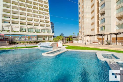 Apolo XVI 2 6 29 Mooie en comfortabele appartement met een gemeenschappelijk zwembad in Calpe, Costa Blanca, Spanje voor 4 personen. Het appartement is gelegen dicht bij restaurants en bars, winkels en supermarkten, en bevindt zich op slechts 25 meter van Playa de la Fossa of Levante strand....