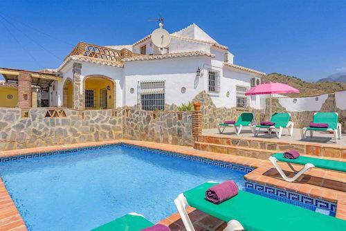 Nerja 024 Mooie en comfortabele villa in Nerja, Costa del Sol, Spanje met privézwembad voor 6 personen. Het huis is gelegen in een heuvelachtige en landelijke kustomgeving en ligt op 3 km van Burriana strand....