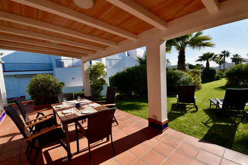 Paris Modern and comfortable house with communal pool in Chiclana de la Frontera, Costa de la Luz, Spain for 6 persons. The house is situated in a residential beach area, close to restaurants and bars, shops and supermarkets, and 1 km from La Barrosa beach....