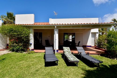 Paris Modern and comfortable house with communal pool in Chiclana de la Frontera, Costa de la Luz, Spain for 6 persons. The house is situated in a residential beach area, close to restaurants and bars, shops and supermarkets, and 1 km from La Barrosa beach....
