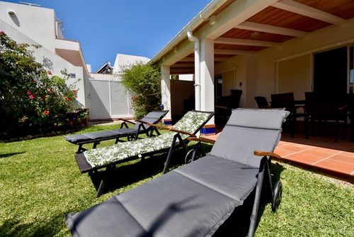 Paris Modern and comfortable house with communal pool in Chiclana de la Frontera, Costa de la Luz, Spain for 6 persons. The house is situated in a residential beach area, close to restaurants and bars, shops and supermarkets, and 1 km from La Barrosa beach....