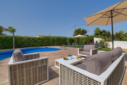 Violette 4 pax Vacker och bekväm villa med uppvärmd pool i Javea, Costa Blanca, Spanien för 4 personer. Huset ligger i ett bostadsområde nära stranden och är 3 km från Barraca Cove, Javea strand....