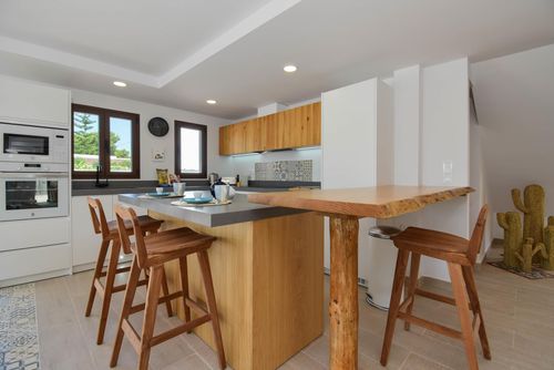 Violette 4 pax Schöne und komfortable Villa mit beheiztem Pool in Javea, Costa Blanca, Spanien für 4 Personen. Das Haus befindet sich in einer Wohngegend nahe dem Strand und ist 3 km von der Barraca-Bucht und dem Strand von Javea entfernt....