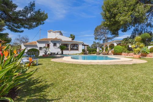 Las Macadas Large and comfortable villa with private pool in Jávea, Costa Blanca, Spain for 10 people. The house is situated in a residential beach area and 2 km from El Arenal, Jávea beach....
