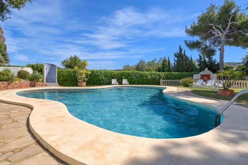 Las Macadas Large and comfortable villa with private pool in Jávea, Costa Blanca, Spain for 10 people. The house is situated in a residential beach area and 2 km from El Arenal, Jávea beach....