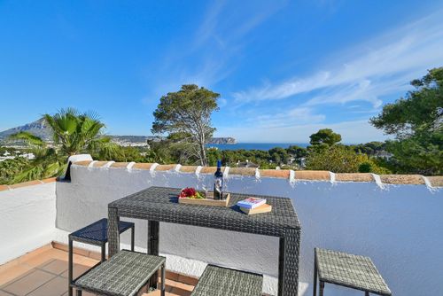 Las Macadas Grande et confortable villa avec piscine privée à Jávea, Costa Blanca, Espagne pour 10 personnes. La maison est située dans une zone résidentielle de plage et à 2 km de la plage El Arenal, Jávea....