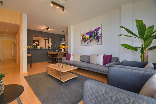 Calma Blanca Apartamento moderno y de lujo en Denia, Costa Blanca, España para 4 personas. El apartamento está situado en una zona urbana de playa, cerca de restaurantes y bares, tiendas y supermercados, a 50 m de la playa Playa De La Marinata Casiana y a 0,05 km del mar....