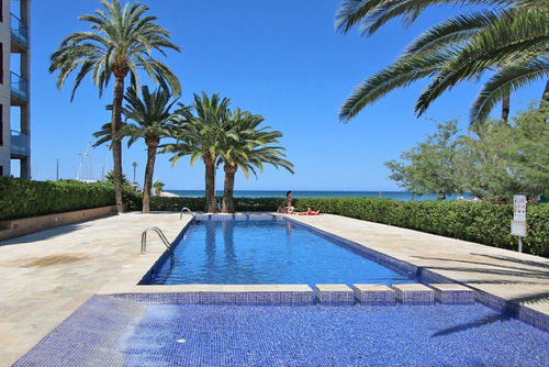 Calma Blanca Modern and luxury apartment in Denia, Costa Blanca, Spain for 4 persons. The apartment is situated in an urban beach area, close to restaurants and bars, shops and supermarkets, 50 m from Playa De La Marinata Casiana beach and 0....