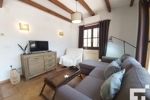 Bungalow La Merced 34G Komfortable Villa mit Gemeinschaftspool in Calpe, Costa Blanca, Spanien für 6 Personen. Das Haus befindet sich in einer Wohngegend, in der Nähe von Restaurants, Bars und Supermärkten, und ist nur 1 km vom Levante- oder La Fossa-Strand entfernt....