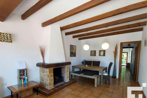 Bungalow La Merced 34G Comfortabele villa met gemeenschappelijk zwembad in Calpe, Costa Blanca, Spanje voor 6 personen. Het huis is gelegen in een woonwijk, dicht bij restaurants, bars en supermarkten, en bevindt zich op 1 km van het Levante- of La Fossa-strand....