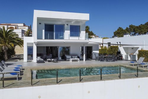 Casa del Mar 6 pax Moderne en romantische villa in Moraira, Costa Blanca, Spanje met privézwembad voor 6 personen. Het huis is gelegen in een residentiële strandwijk en op 2 km van l'Ampolla Beach....