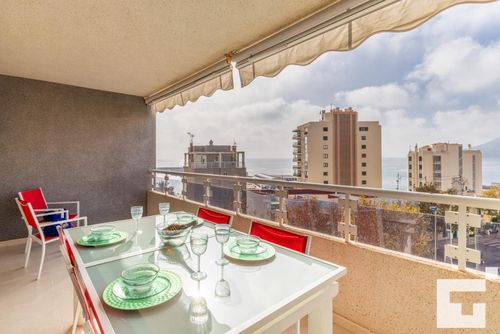 Apolo XVIII 41 Gemütliche Wohnung mit Gemeinschaftspool in Calpe, Costa Blanca, Spanien für 4 Personen. Die Wohnung befindet sich in der Nähe von Restaurants und Bars, Geschäften und Supermärkten und ist 500 m vom Cantal Roig Strand und dem Levante Strand entfernt....
