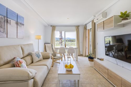 Aurora Wonderful and comfortable apartment with communal pool in Javea, Costa Blanca, Spain for 4 people. The apartment is situated in a residential beach area, close to restaurants and bars, shops, supermarkets and a tennis court, at 200 m from Montañar I beach and at 0....