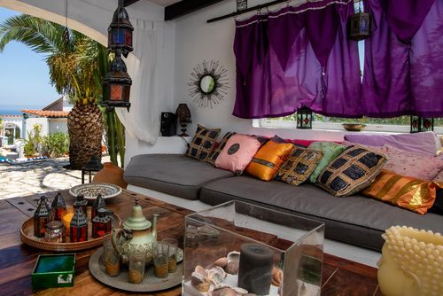 Villa Maya Klassische und fröhliche Villa in Denia, Costa Blanca, Spanien, mit privatem Pool für 10 Personen. Das Haus befindet sich in einem hügeligen und Wohngebiet....