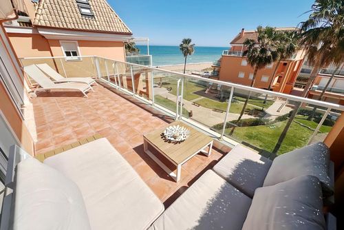 Mirador al Mar 84 by homeprive Smuk og komfortabel penthouse med fælles swimmingpool i Denia, Costa Blanca, Spanien til 4 personer. Huset er beliggende tæt på restauranter, barer og supermarkeder og er kun 25 m fra stranden....
