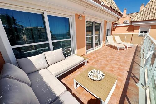 Mirador al Mar 84 by homeprive Vakre og komfortable penthouse med felles svømmebasseng i Denia, Costa Blanca, Spania for 4 personer. Huset ligger nær restauranter, barer og supermarkeder og er 25 m fra stranden....