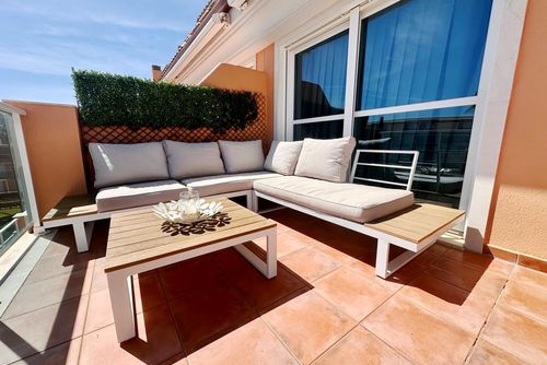 Mirador al Mar 84 by homeprive Smuk og komfortabel penthouse med fælles swimmingpool i Denia, Costa Blanca, Spanien til 4 personer. Huset er beliggende tæt på restauranter, barer og supermarkeder og er kun 25 m fra stranden....