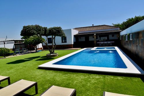 El Descansito Geweldige en comfortabele villa in Chiclana de la Frontera, Costa de la Luz, Spanje met privézwembad voor 8 personen. Het huis is gelegen in een landelijke strandomgeving....
