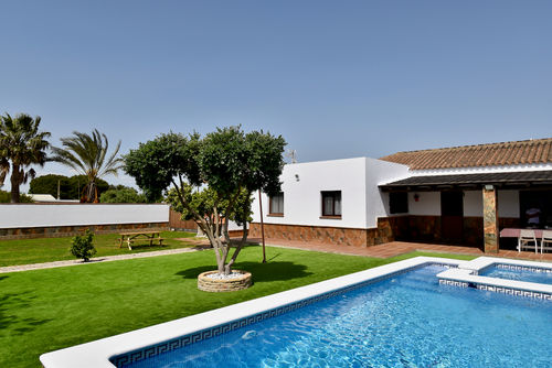 El Descansito Wunderschöne und komfortable Villa in Chiclana de la Frontera, Costa de la Luz, Spanien, mit privatem Pool für 8 Personen. Das Haus befindet sich in einer ländlichen Strandgegend....