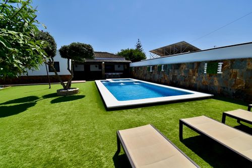 El Descansito Geweldige en comfortabele villa in Chiclana de la Frontera, Costa de la Luz, Spanje met privézwembad voor 8 personen. Het huis is gelegen in een landelijke strandomgeving....
