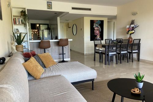 Vida La Nova Apartemen modern dan ceria di Altea, Costa Blanca, Spanyol untuk 4 orang. Apartemen ini terletak di area pesisir yang berbukit dan permukiman, dan berjarak 4 km dari pantai Playa la Olla....